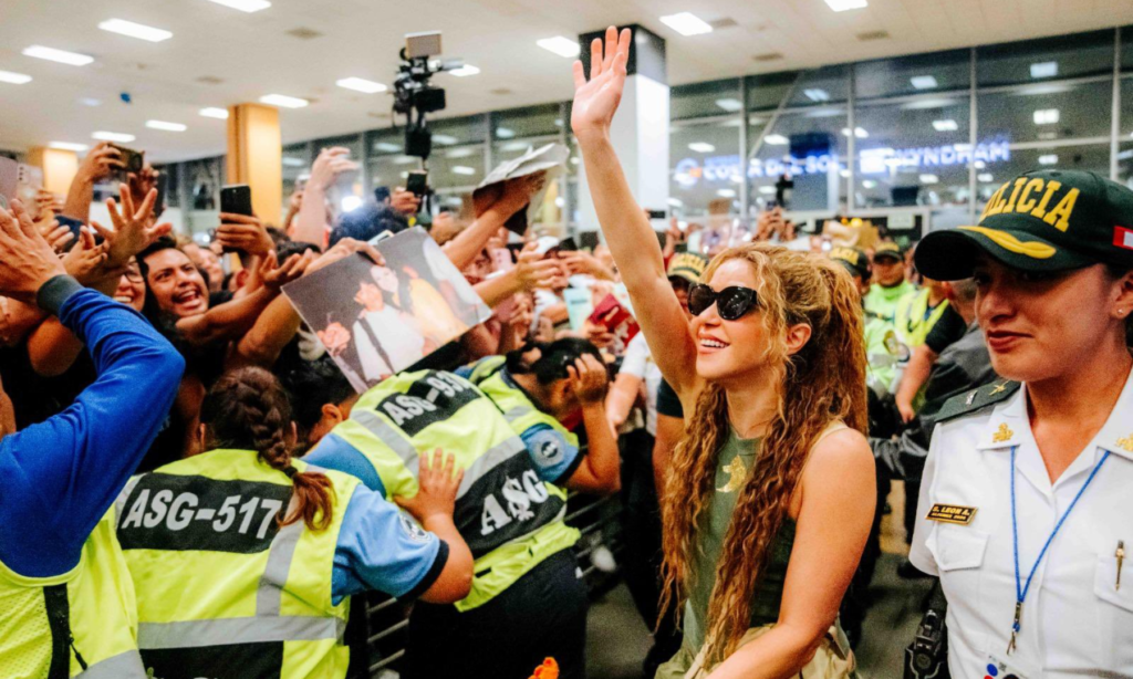 Shakira en el aeropuerto de Lima