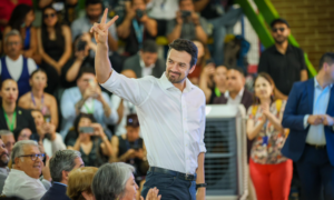 Tomás Vodanovic presenta querella contra Joaquín Lavín por tráfico de influencias y fraude al fisco