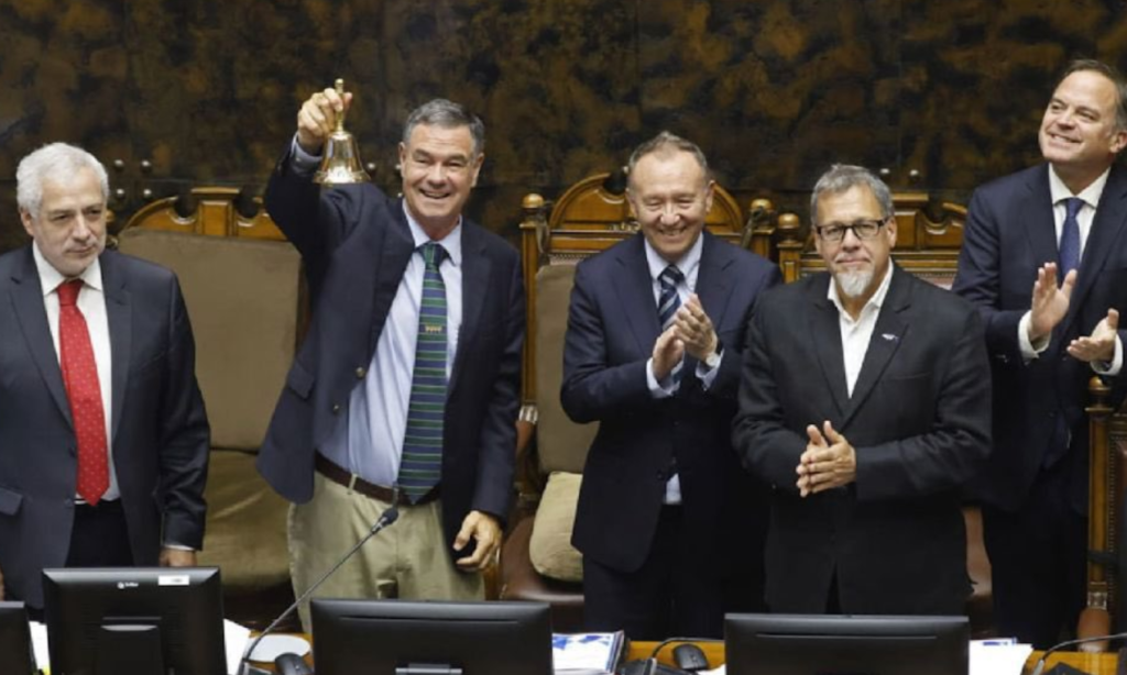 Manuel José Ossandón asume la presidencia del Senado