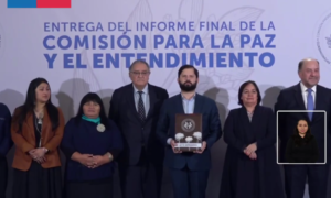 Comisión para la Paz y el Entendimiento hace entrega de documento para resolver conflicto Estado-Mapuche
