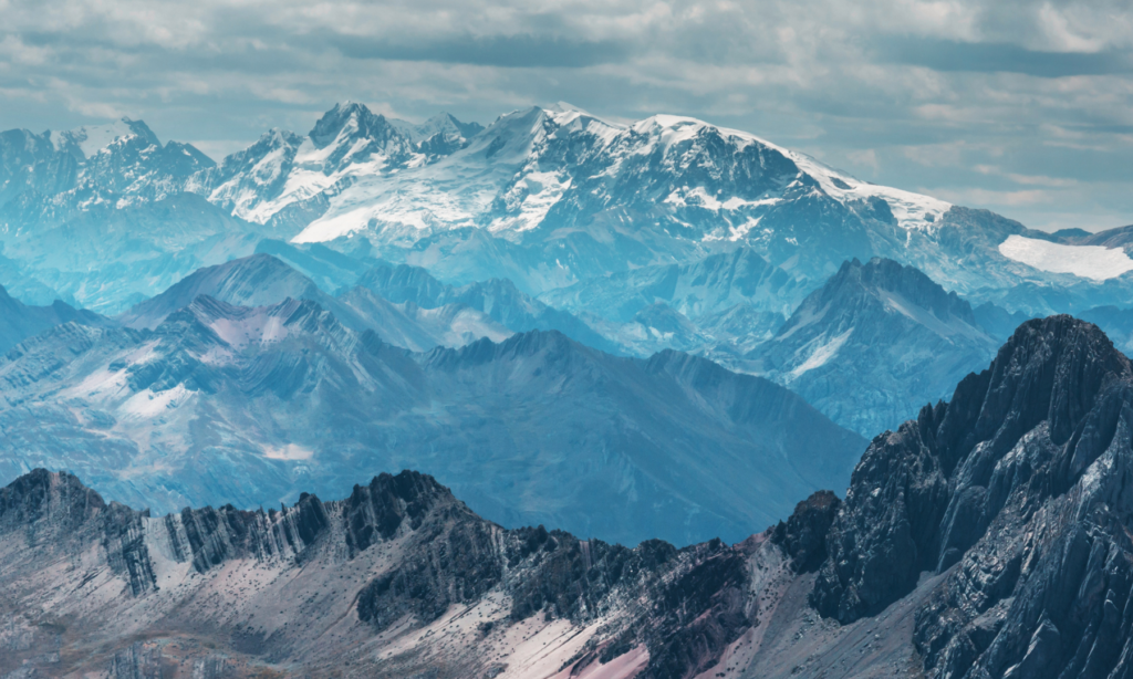 Cordillera chileno-argentina concentra millonario yacimiento de cobre, oro y plata